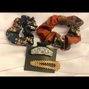 ✨NEW✨ Hair Scrunchies Hair Clips Floral Print